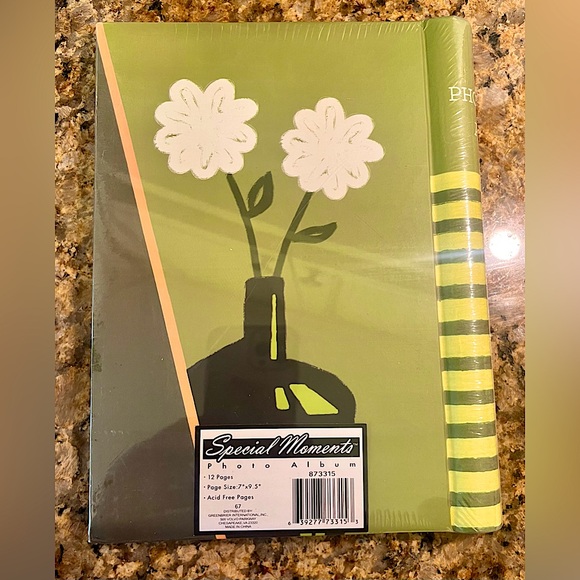 New Sealed Special Moments Green Floral Photo Album w/ 12 pages 7โx9.5โ pages - Picture 4 of 4